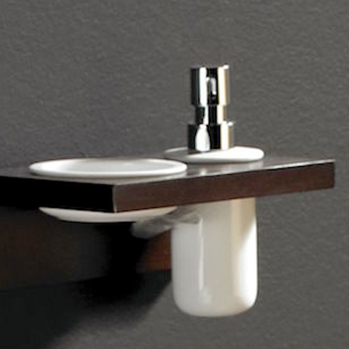 Estante con accesorios